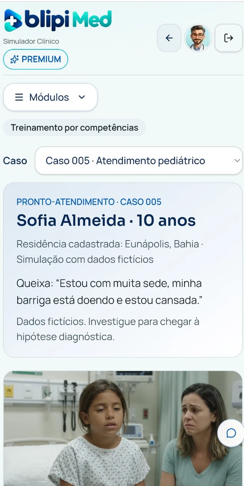 Tela real do Simulador Clínico no celular: caso de Sofia Almeida, acompanhante e vídeo educacional.